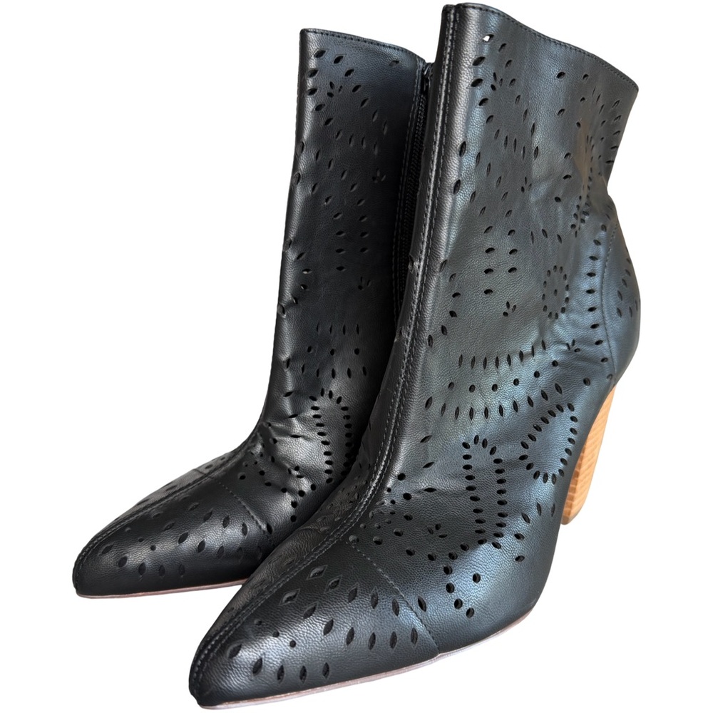 Carlos Santana Leather Perforated Ankle Boots In Black Size 8.5